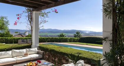 Holiday Home 'Petunia' with Private Pool, Wi-Fi and Air Conditioning