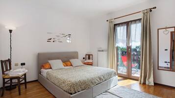 5 bedrooms, iron/ironing board, free WiFi, bed sheets