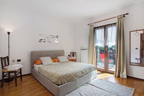 5 bedrooms, iron/ironing board, free WiFi, bed sheets