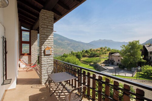 Villa 'A 30 Minuti Da Courmayeur' with Mountain View, Terrace and Wi-Fi