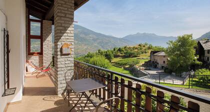 Villa 'A 30 Minuti Da Courmayeur' with Mountain View, Terrace and Wi-Fi