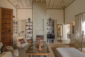 TV - Holiday Home 'Silene' with Private Pool, Wi-Fi and Air Conditioning (Benalup-Casas Viejas)