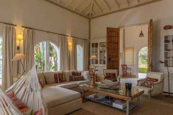 TV - Holiday Home 'Silene' with Private Pool, Wi-Fi and Air Conditioning (Benalup-Casas Viejas)