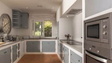 Refrigerador, microondas, horno y lavavajillas