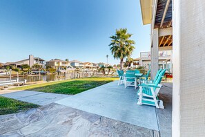 Terrace/patio - Spacious home on the bay with water views and private pool (Rockport)