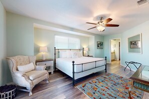 3 bedrooms, iron/ironing board, Internet, bed sheets - Spacious home on the bay with water views and private pool (Rockport)