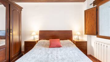 2 chambres, fer et planche à repasser, Wi-Fi gratuit, draps fournis