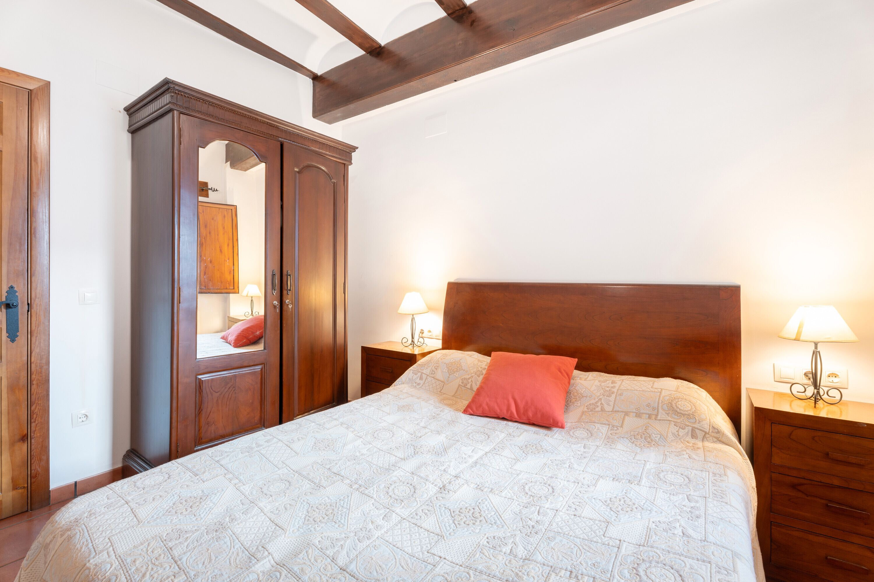 2 habitaciones, tabla de planchar con plancha y wifi gratis 