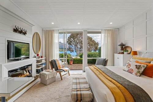 Lake Avenue Lookout | Studio Unit