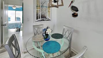 Condo (1 Bedroom) | Tiện nghi, dịch vụ nơi lưu trú