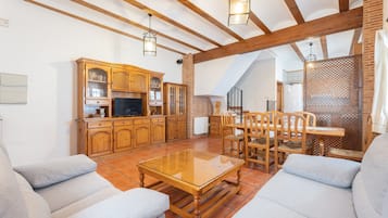 Televisie en een open haard