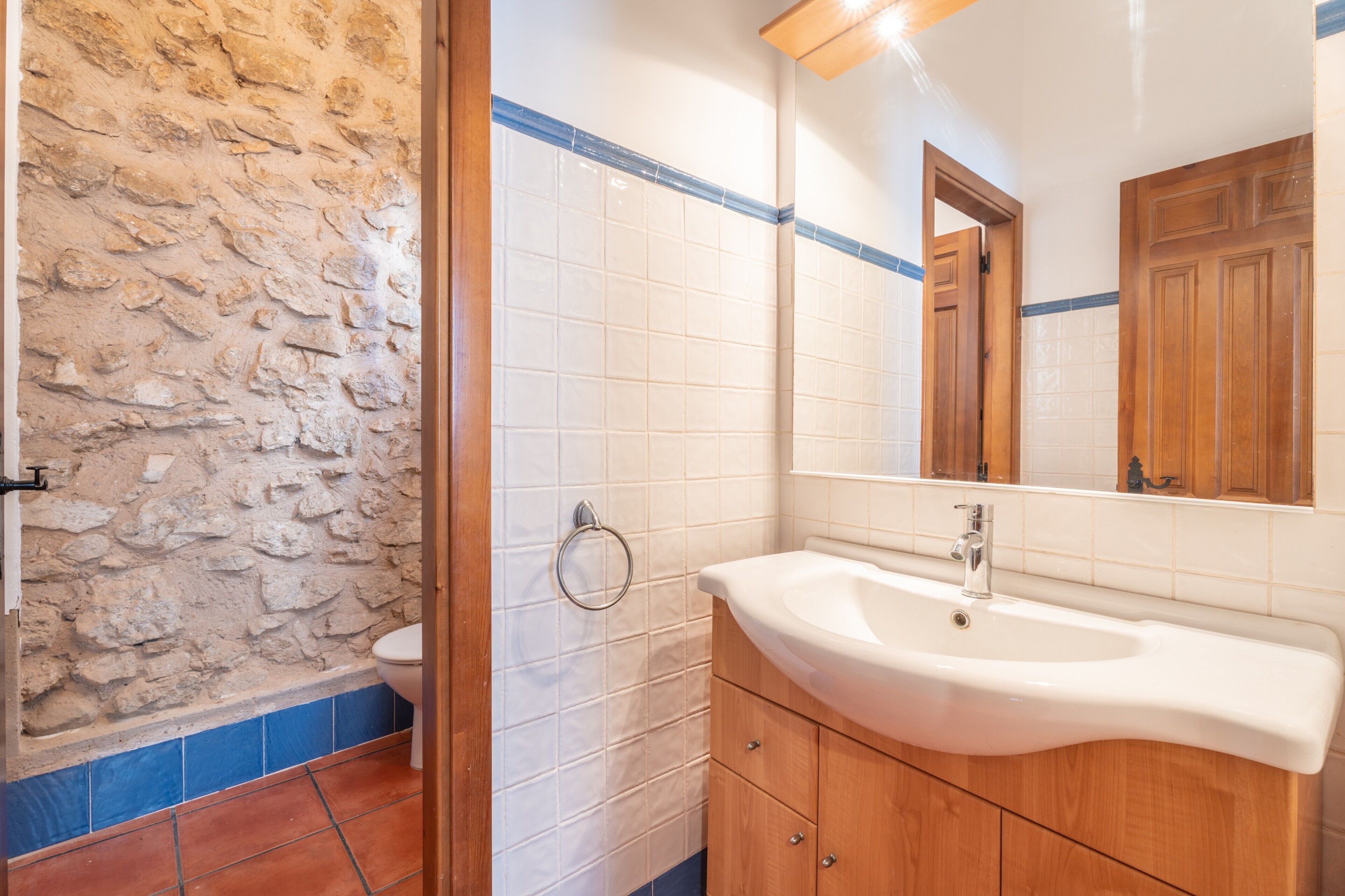 Dusch, hårtork och handdukar