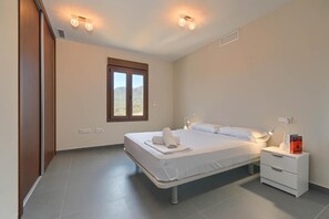 5 bedrooms, free WiFi, bed sheets