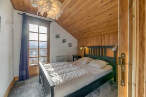 3 bedrooms, iron/ironing board, free WiFi, bed sheets - Apartment 'La Salamandre' with Mountain View, Private Terrace and Wi-Fi (Villard-Reculas)