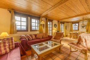TV, fireplace, ping pong - Apartment 'La Salamandre' with Mountain View, Private Terrace and Wi-Fi (Villard-Reculas)