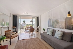 TV - Apartment 'Golden Sky' with Shared Pool, Wi-Fi and Air Conditioning (Cabanas de Tavira)