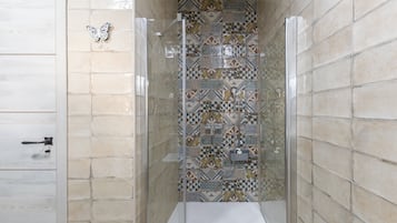 Douche, serviettes fournies