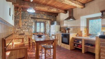 Microondas, horno, parrilla de estufa y lavavajillas