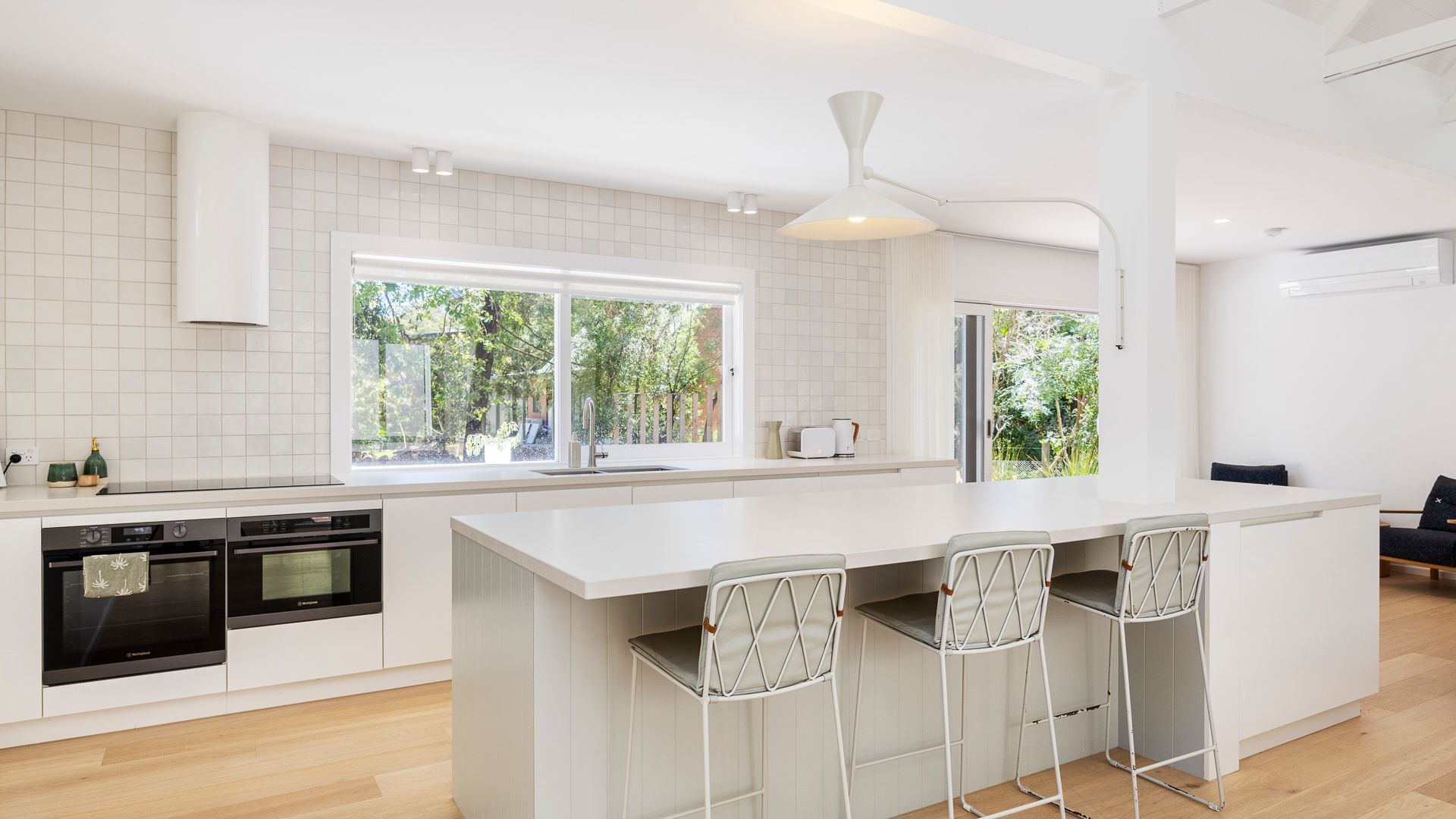 Kühlschrank, Mikrowelle, Herdplatte, Geschirrspüler