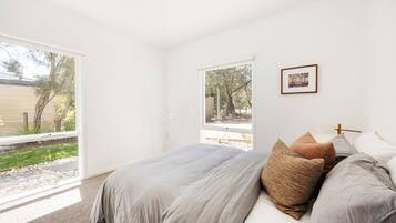3 bedrooms, iron/ironing board, travel cot, free WiFi