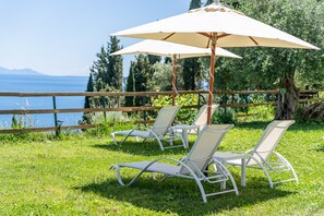 Property grounds - Room 'Garden View 2' with Private Terrace, Wi-Fi and Air Conditioning (Corfu)