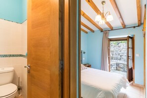 Shower, hair dryer - Country House 'El Agero' with Mountain Views, Private Terrace and Wi-Fi (Cantabria)