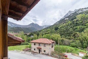 Exterior - Country House 'El Agero' with Mountain Views, Private Terrace and Wi-Fi (Cantabria)