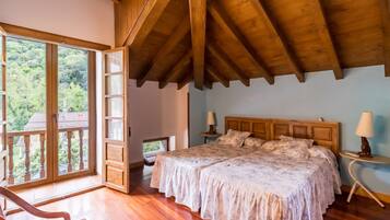 5 slaapkamers, een strijkplank/strijkijzer, gratis wifi, beddengoed