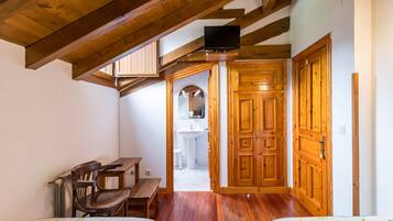 5 slaapkamers, een strijkplank/strijkijzer, gratis wifi, beddengoed