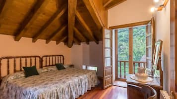 5 slaapkamers, een strijkplank/strijkijzer, gratis wifi, beddengoed