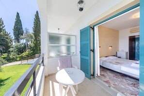 1 bedroom, iron/ironing board, free WiFi, bed sheets - Room 'Sea View 1' with Private Terrace, Wi-Fi and Air Conditioning (Corfu)