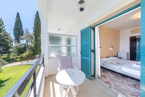 1 chambre, fer et planche à repasser, Wi-Fi gratuit, draps fournis