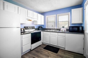Fridge, microwave, oven, stovetop - Big Blue: Serene Suite 2 Blocks from the Beach! (Myrtle Beach)