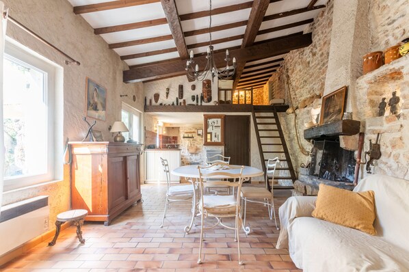 Interior - Cottage 'Les Bergeries De Danielle' with Private Pool, Private Terrace and Wi-Fi (Draguignan)
