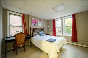 2 Schlafzimmer, Bügeleisen/Bügelbrett, Bettwäsche