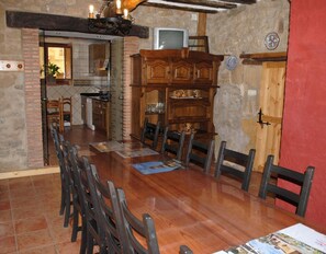 Dining - Country House 'La Viña 1' with Shared Terrace, Shared Garden and Wi-Fi (Cuzcurrita de Río Tirón)