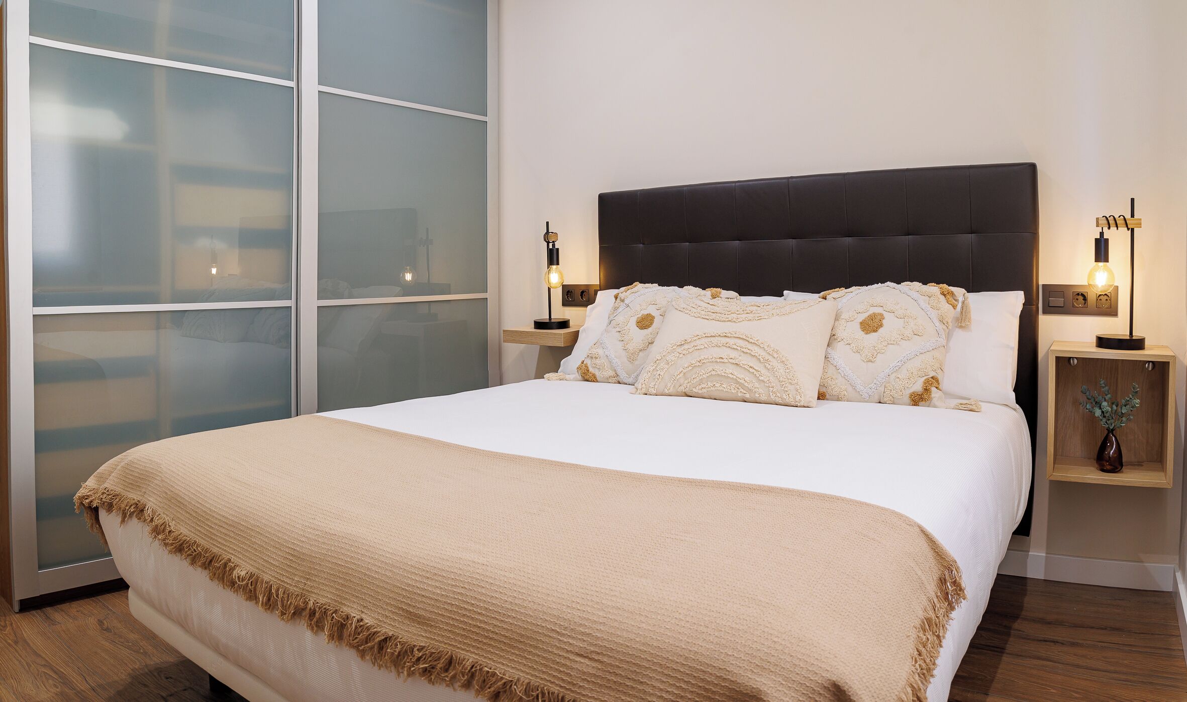 3 slaapkamers, een strijkplank/strijkijzer, gratis wifi, beddengoed