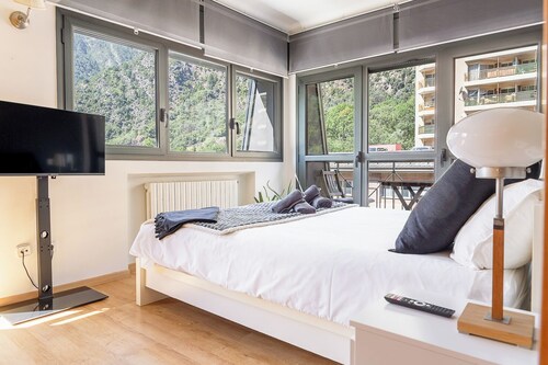 Artistic Duplex with Terrace, 10 min City Center