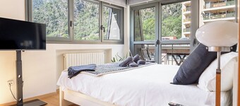 Artistic Duplex with Terrace, 10 min City Center