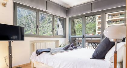 Artistic Duplex with Terrace, 10 min City Center