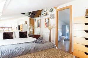 4 Schlafzimmer, Zimmersafe, Schreibtisch, Bügeleisen/Bügelbrett