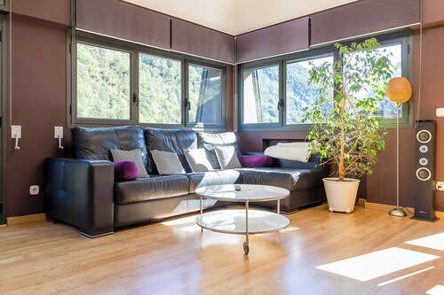 Artistic Duplex with Terrace, 10 min City Center