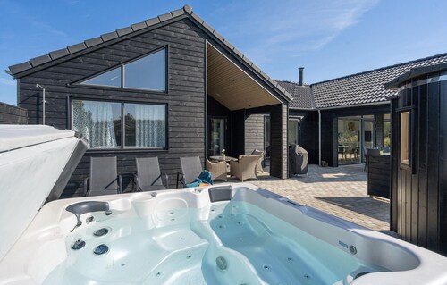 Lovely home in Vejers Strand with sauna
