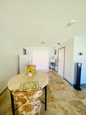 Interior - Guest Suite East Boca! Near Beach & Restaurants! Near FAU! Close to I-95! (Boca Raton)