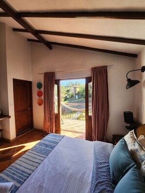 Comfort-Suite, Balkon, Bergblick | Schreibtisch, laptopgeeigneter Arbeitsplatz, kostenloses WLAN