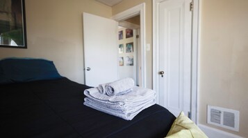 Comfort Duplex, Balcony | 2 bedrooms, blackout drapes, iron/ironing board, free WiFi