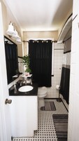 Comfort Duplex, Balcony | Bathroom