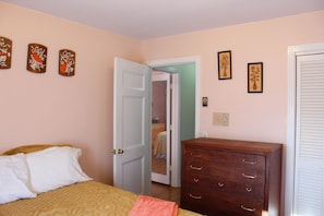 4 bedrooms, desk, iron/ironing board, WiFi