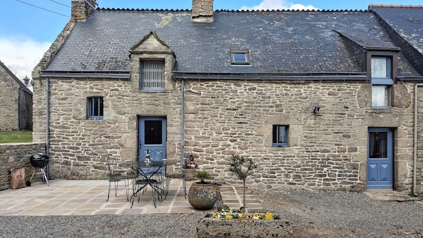 A stone house with a tiled roof, a small balcony, and a patio with outdoor furniture. - 2 bedroom nice home in Caden (Caden)