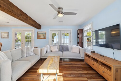 New Listing | Cozy Cottage | Fully Fenced Yard